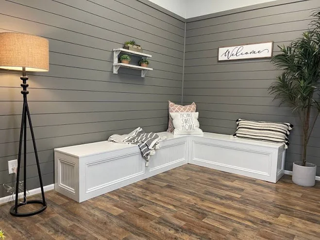 Traditional Farm Corner Bench with St...