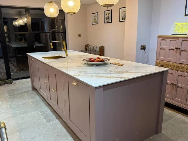 Made-to-Measure Solid Wood Kitchen Is...