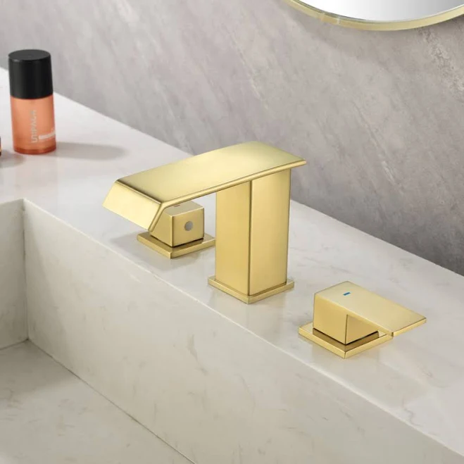 Brass Bathroom Faucet with Pop-up Dra...