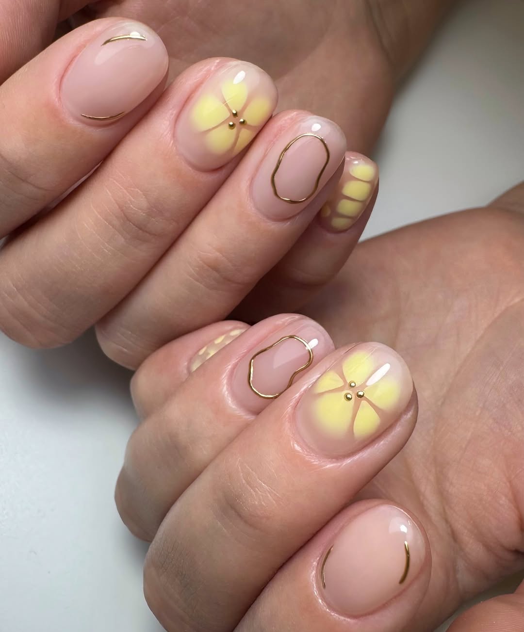 Soft Yellow Floral Gold Accents Short Oval Nails