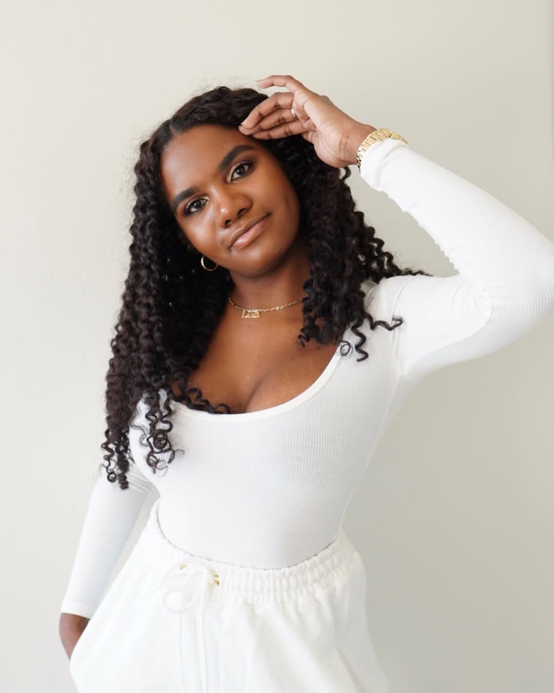 Defined 3C Curls With Side-Swept Volume
