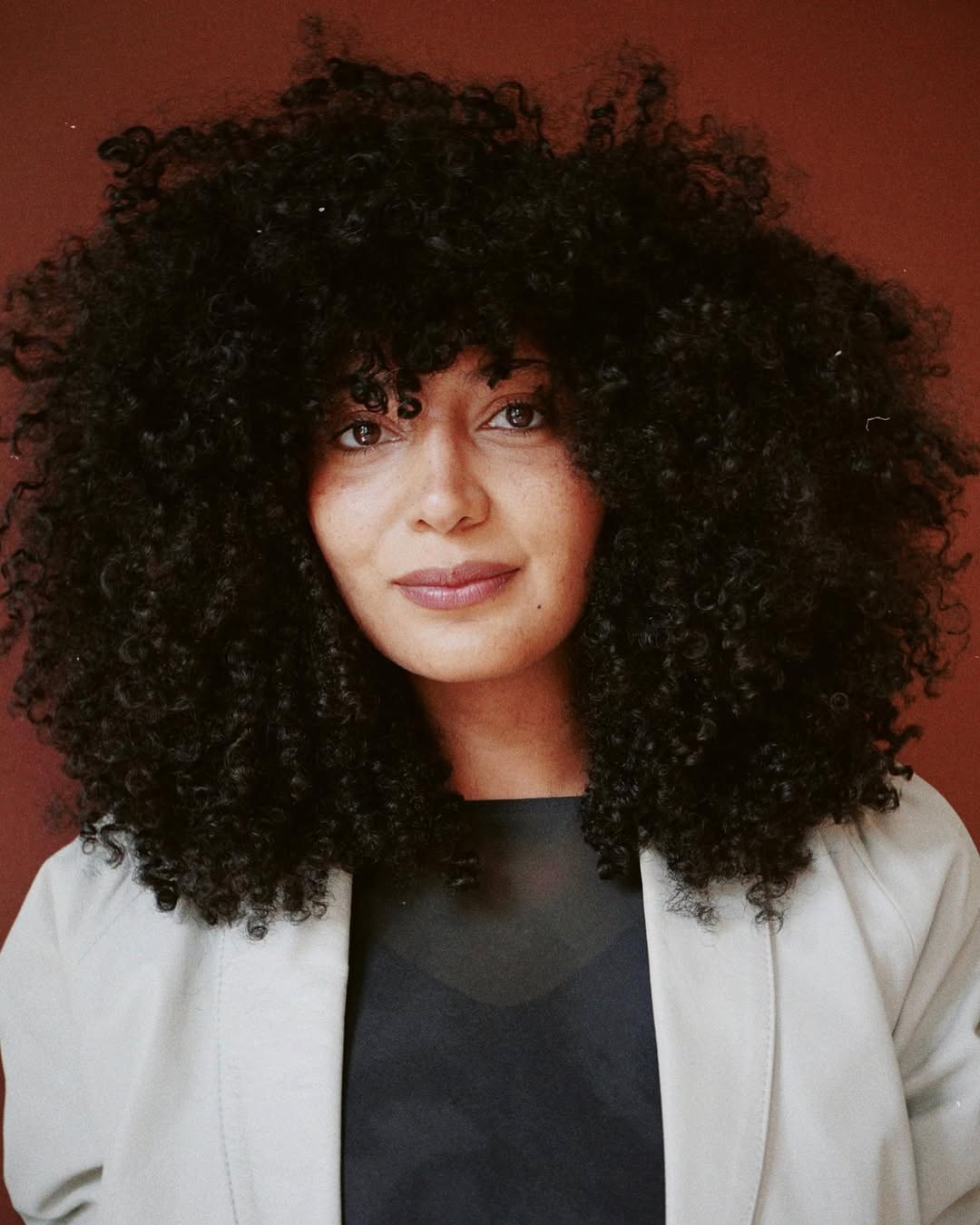 Voluminous 3C Curly Layers With Full Fringe