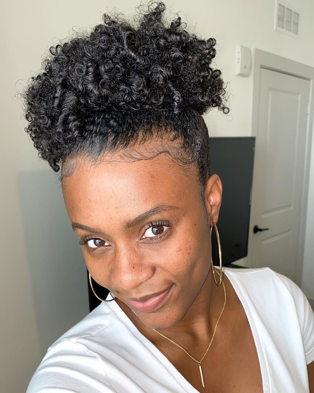 Defined 3C Curly High Puff With Laid Edges
