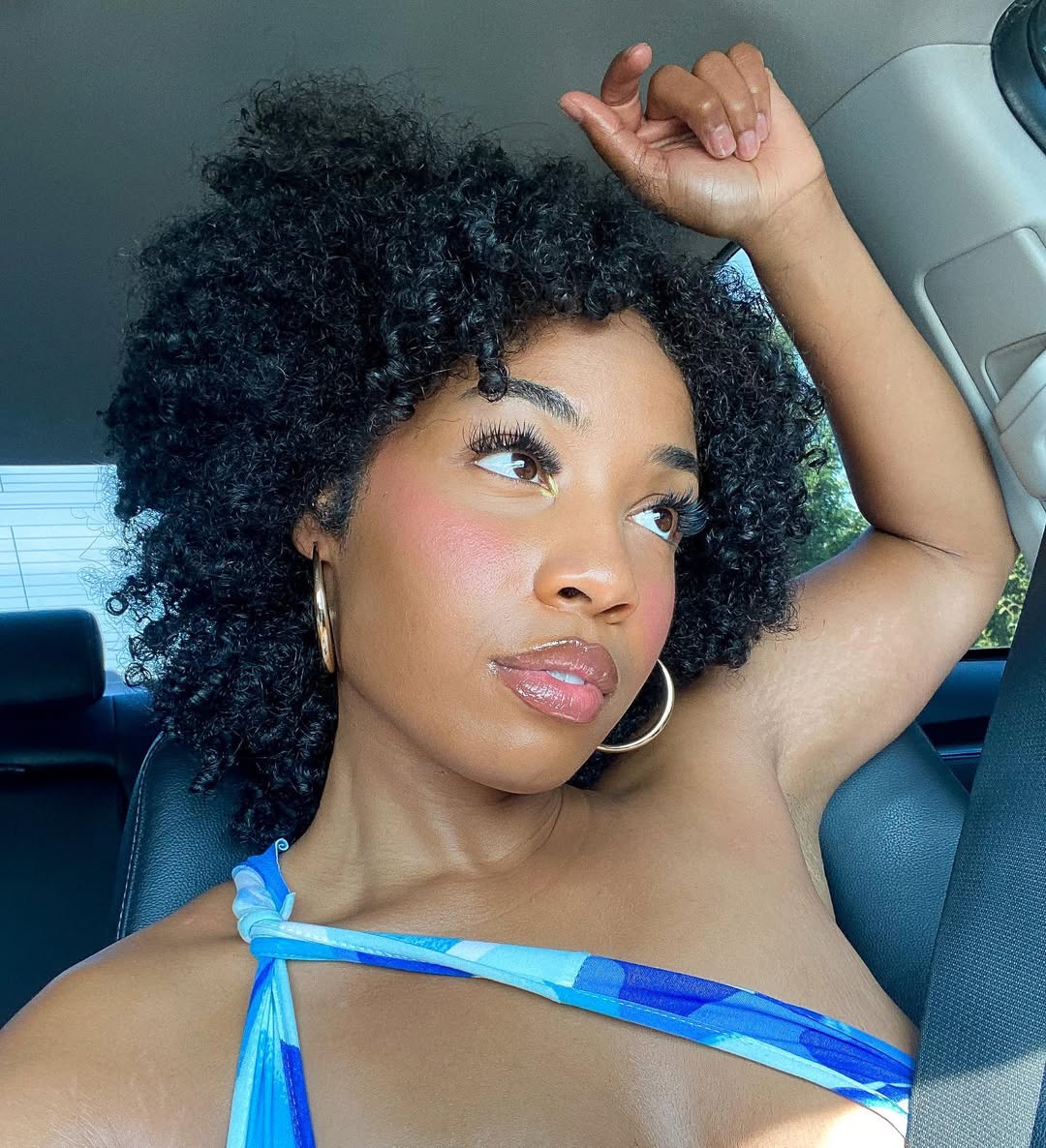 Fluffy Defined Natural Curls With Middle Part